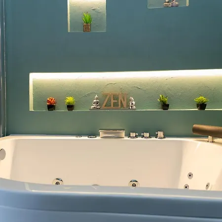 5 Sensi - Terrazzo, Fibra Ultraveloce, Parcheggio Coperto Su Richiesta A Pagamento 4*