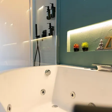 5 Sensi - Terrazzo, Fibra Ultraveloce, Parcheggio Coperto Su Richiesta A Pagamento