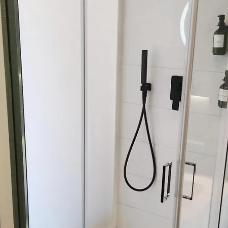 5 Sensi - Terrazzo, Fibra Ultraveloce, Parcheggio Coperto Su Richiesta A Pagamento 招待所 4*