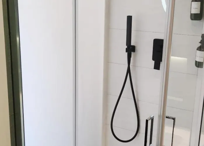 5 Sensi - Terrazzo, Fibra Ultraveloce, Parcheggio Coperto Su Richiesta A Pagamento 招待所 3*